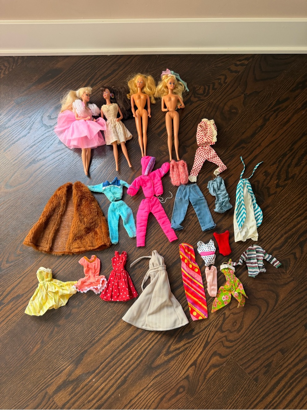 Lot of vintage Barbie clothes/ Barbies